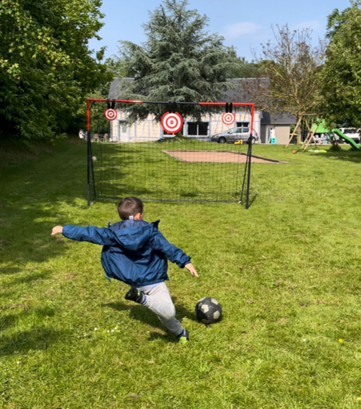 Entraînement foot à la maison : 5 exercices efficaces avec votre cage de jardin